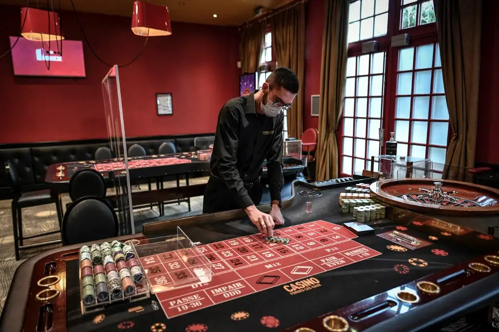 Every Day I’m Shuffling… What Is a Casino Croupier?